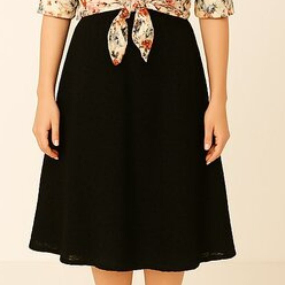 Black eyelet floral pattern Aline Skirt Countrycore  Side zip Size 8